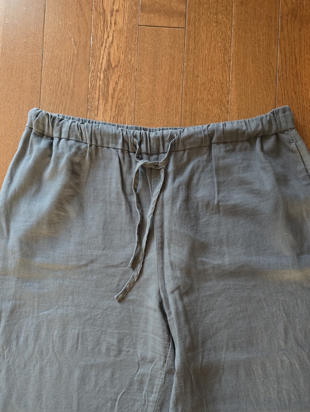 Relaxed Drawstring Capris - Picture 2 of 6